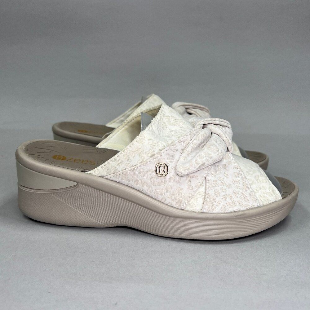 Bzees Women's Size 7W Smile Wedge Platform Sandals